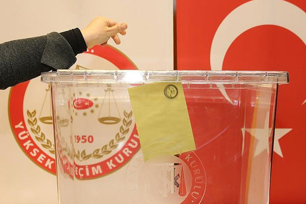 Referandumda yurt dışında yaşayanlar nasıl oy kullanacak?