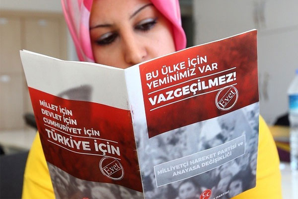 MHP'den referandum kitapçığı