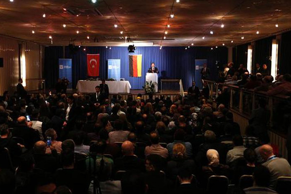 Almanya'nın toplantısını iptal ettiği Bakan Zeybekçi Köln'de!