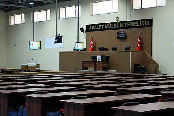 Darbeci generaller hakim karşısına çıkıyor