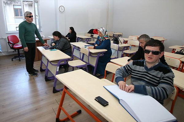 Görme engelliler Kur'an-ı Kerim okumayı öğrendi