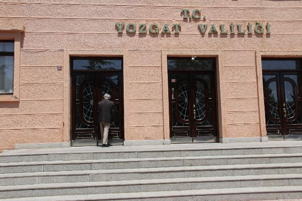 Yozgat'ta 2 vali yardımcısı görevden alındı