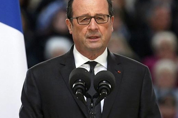 Fransa'nın aşırı sağcısı Le Pen, Hollande'ın hedefinde