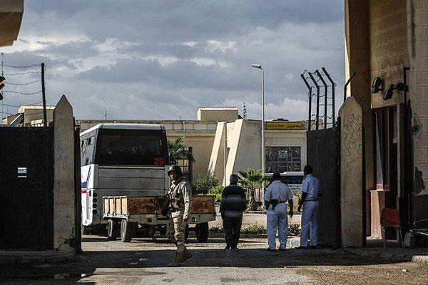 Refah Sınır Kapısı 'geçici' olarak açıldı