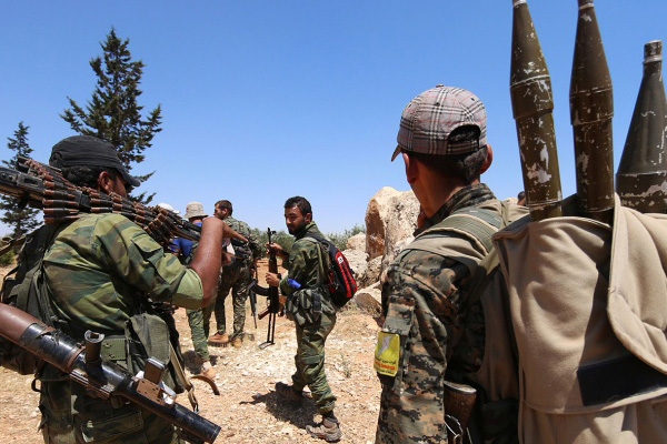 'PYD'nin rejime devrettiği Menbiç'i ABD koruyor'