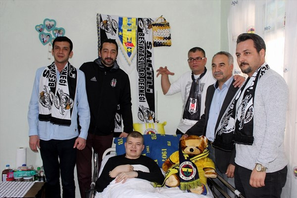 Beşiktaşlılar, Fenerbahçeli gencin tedavi masraflarını üstlendi