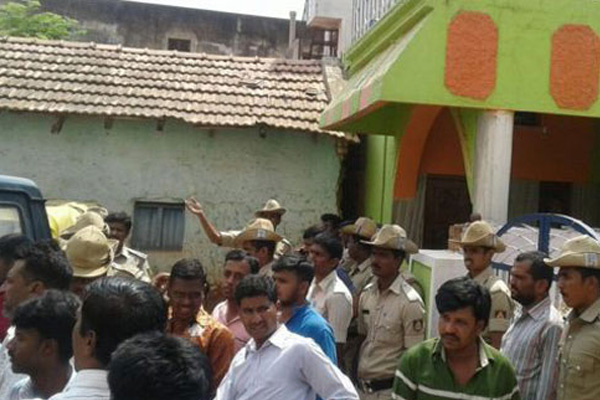 Felçli adamı 'tedavi etmek için' kız çocuğu kurban ettiler