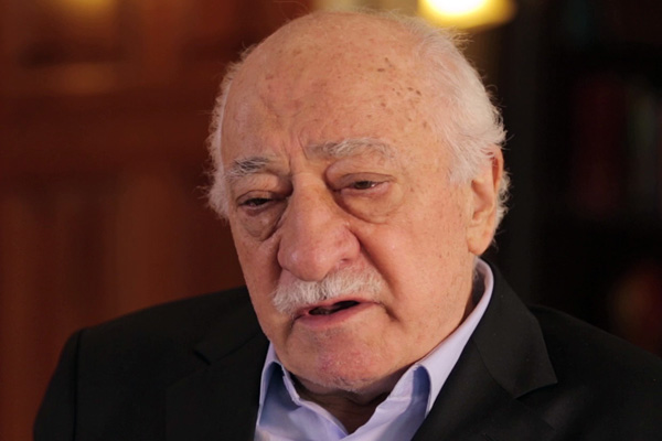 '28 Şubat bin yıl sürecek' diyen Kıvrıkoğlu, Gülen'in 'dedesinin' heykelini dikti
