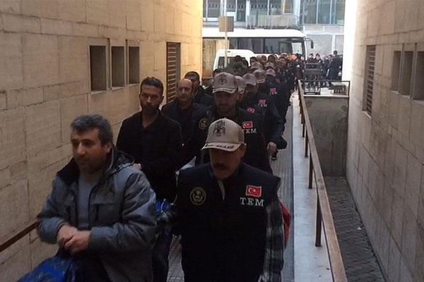 'ByLock' soruşturmasında 17 eski polis tutuklandı