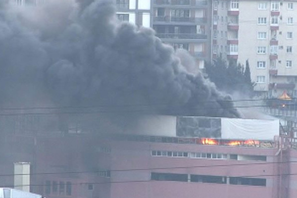 İstanbul Sefaköy’de korkutan yangın