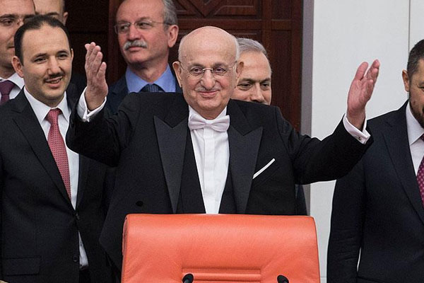 Kahraman TBMM'ye geri döndü