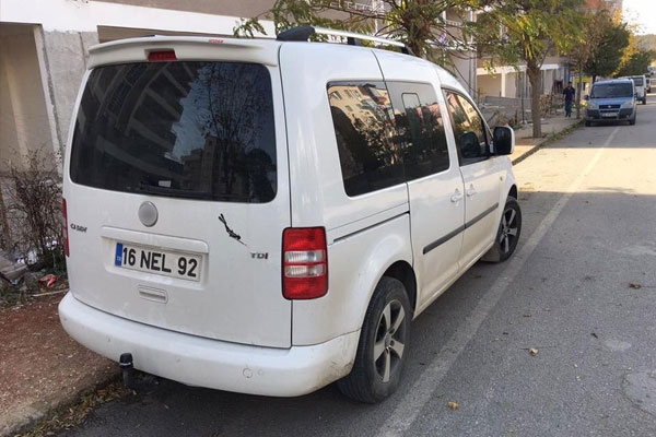 Çalınan arabasını sosyal medya sayesinde buldu