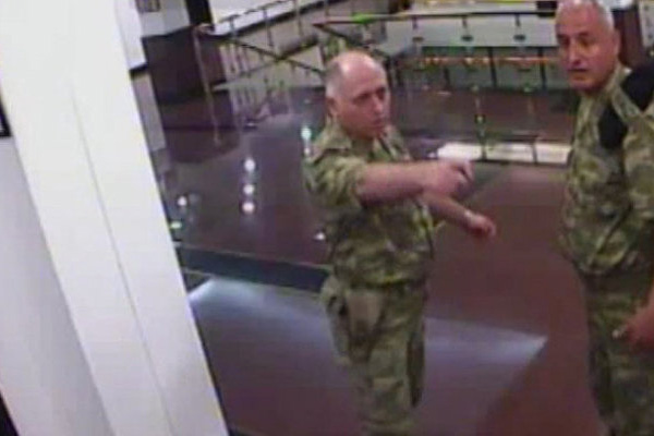 'Birbiri ile akraba 8 kişinin general olması hayatın olağan akışına aykırı'