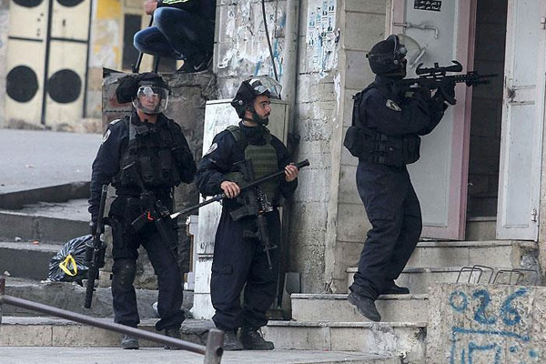 İsrail, Filistinli kadın milletvekilini gözaltına aldı