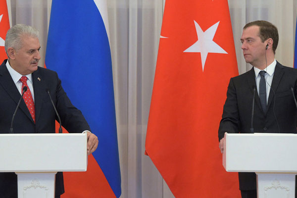 Başbakan Yıldırım ile Medvedev görüştü