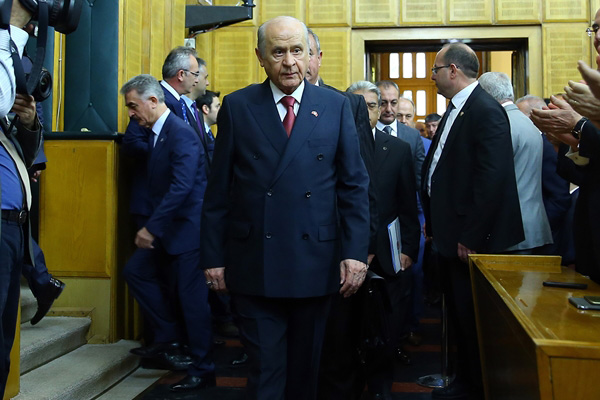 Bahçeli: Her yer oyun, her yer tiyatro