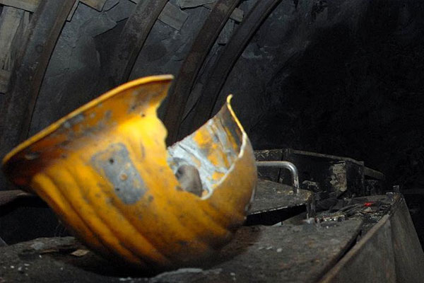 Çin'de madende göçük: 17 işçi mahsur