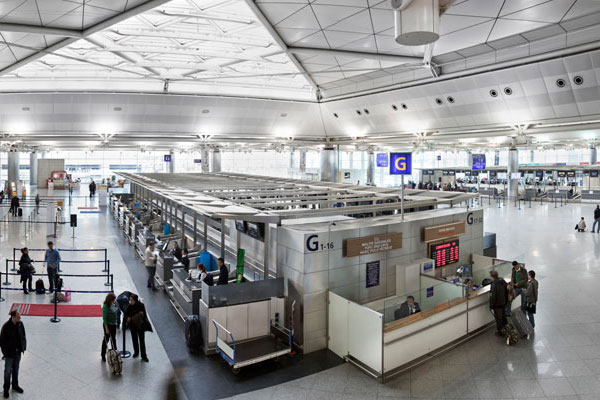 Havalimanında 'Çantada bomba var' deyince gözaltına alındı