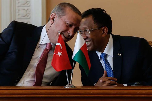 Madagaskar FETÖ okullarını devrediyor