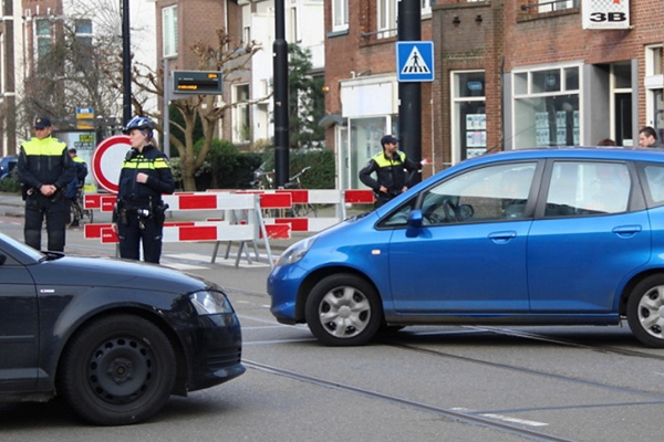 Hollanda, Aile Bakanı'nı sınırda bekletiyor!