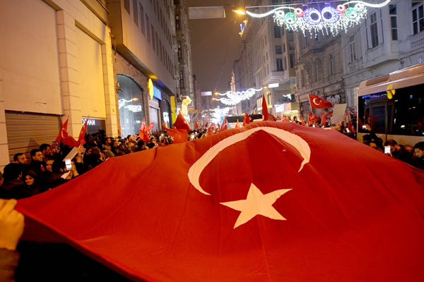 Hollanda'nın İstanbul Başkonsolosluğu önünde protesto!