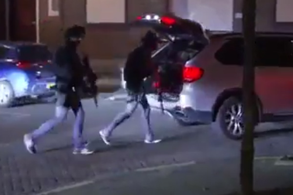 Hollanda yönetimi Türk konsolosluğuna özel tim gönderdi!