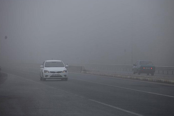 Bolu Dağı'nda sis ulaşımı aksattı