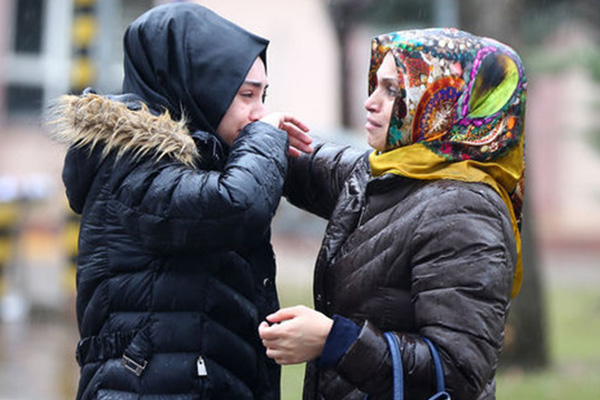 YGS sınavını kaçıranlar gözyaşlarına boğuldu