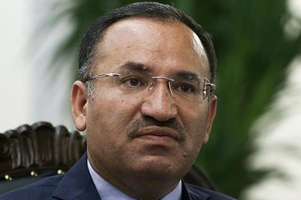 Bozdağ'dan Hollanda'ya: Milletimizi köpeklerle, atlarla, itlerle sindiremezsiniz!