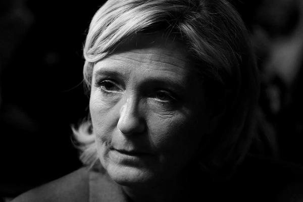 Le Pen'in seçim vaadi: Sokakta başörtülü olmayacak