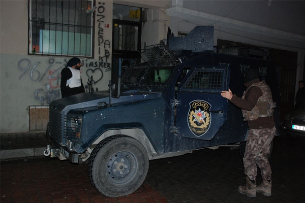 İstanbul Emniyeti'nden şafak operasyonu