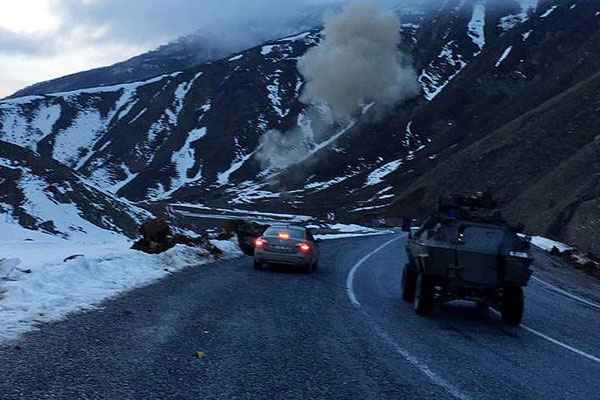 Bitlis'te yarım ton patlayıcı imha edildi