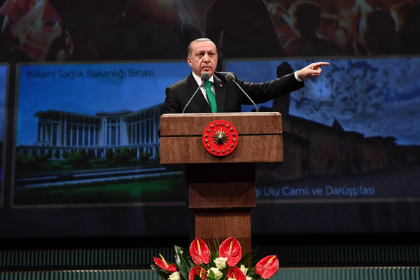 Erdoğan: Hollanda'yı Srebrenitsa katliamından tanırız