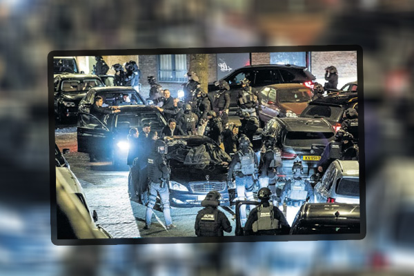 Hollanda, Bakan Kaya'nın korumalarını böyle gözaltına almış!