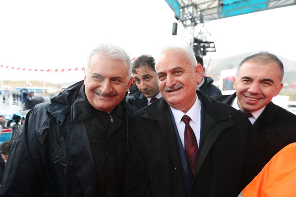 Başbakan Yıldırım benzeriyle buluştu