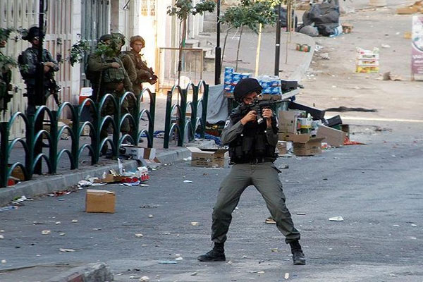 İsrail askerleri Filistinli bir kadını vurdu