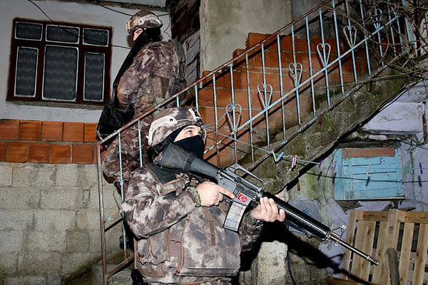 İstanbul'da helikopter destekli uyuşturucu operasyonu