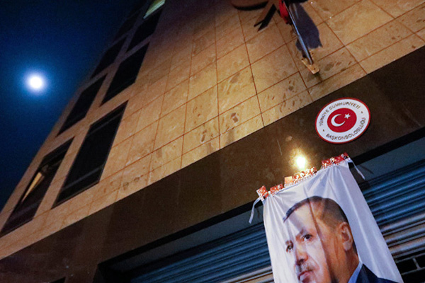 Türklerin Rotterdam mitingi iptal edildi