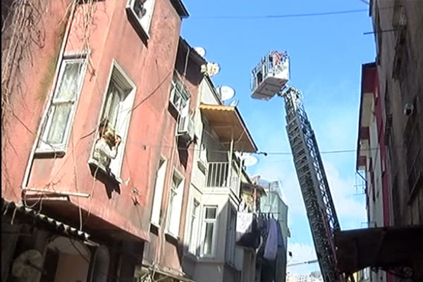 Beyoğlu’nda korkunç yangın: 3 çocuk öldü
