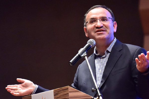 Bozdağ: Sanırsın Almanya'nın hükümet sistemini oylayacağız