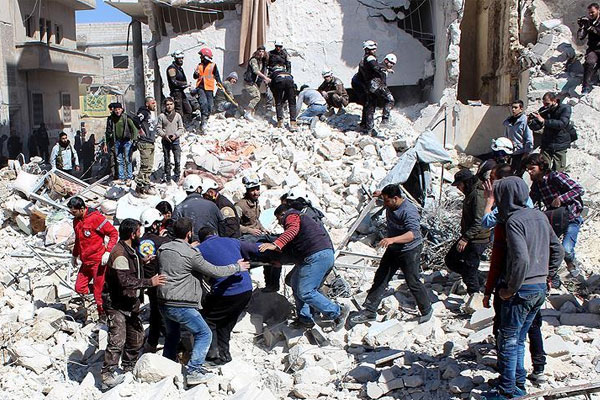 Esed İdlib'de sivilleri vurdu: 8 ölü