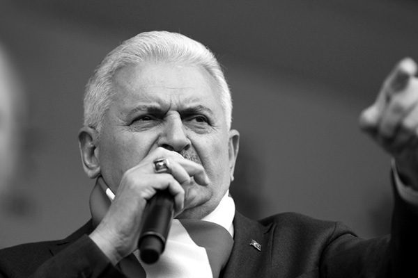 Başbakan: CHP, HDP ile fazla düşüp kalkıyor