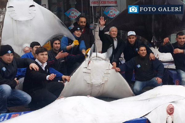 Bir güzel poz verdiler ama...İşin rengi değişti!