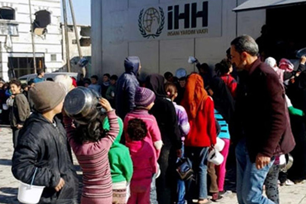 Humus’tan tahliye edilen Suriyelileri İHH karşıladı