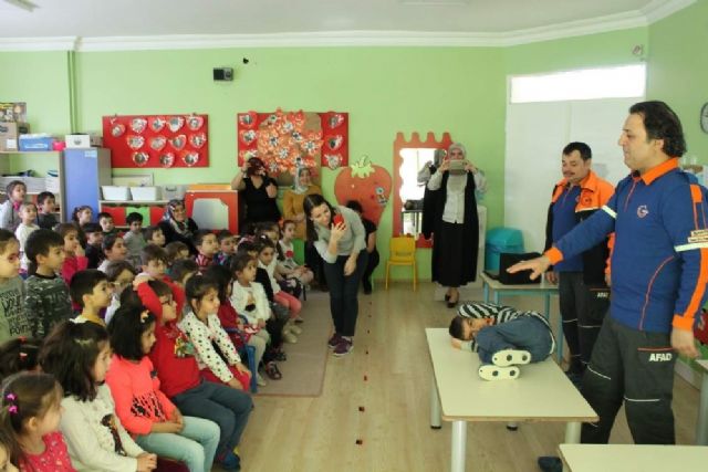 Okullardaki afet eğitimleri sürüyor