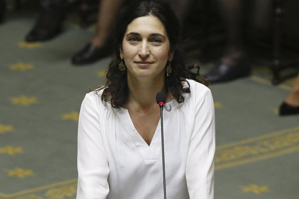 Kürt bakan başörtü yasağını destekledi: Batı değerlerini benimsemeliler