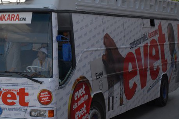 AK Parti otobüsüne saldırı