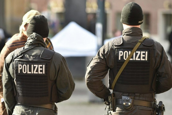 Almanya 'tehlikeli' gördüğü iki kişiyi sınır dışı edecek