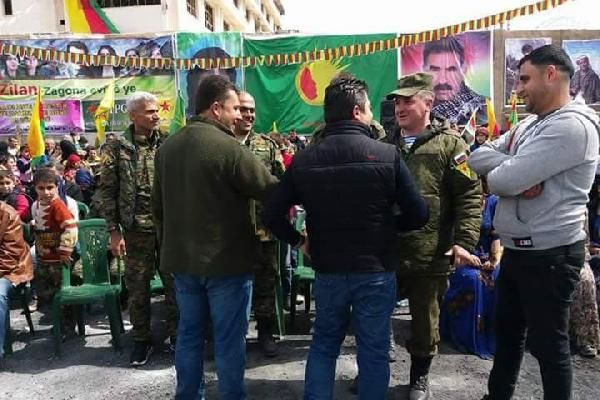 Rus general YPG arması taktı!