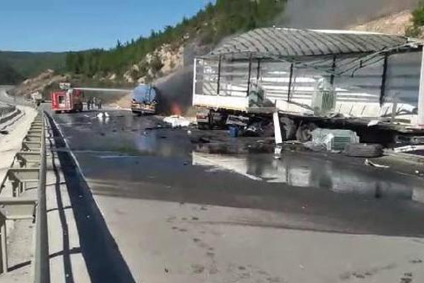 Bilecik'te tır alev alev yandı